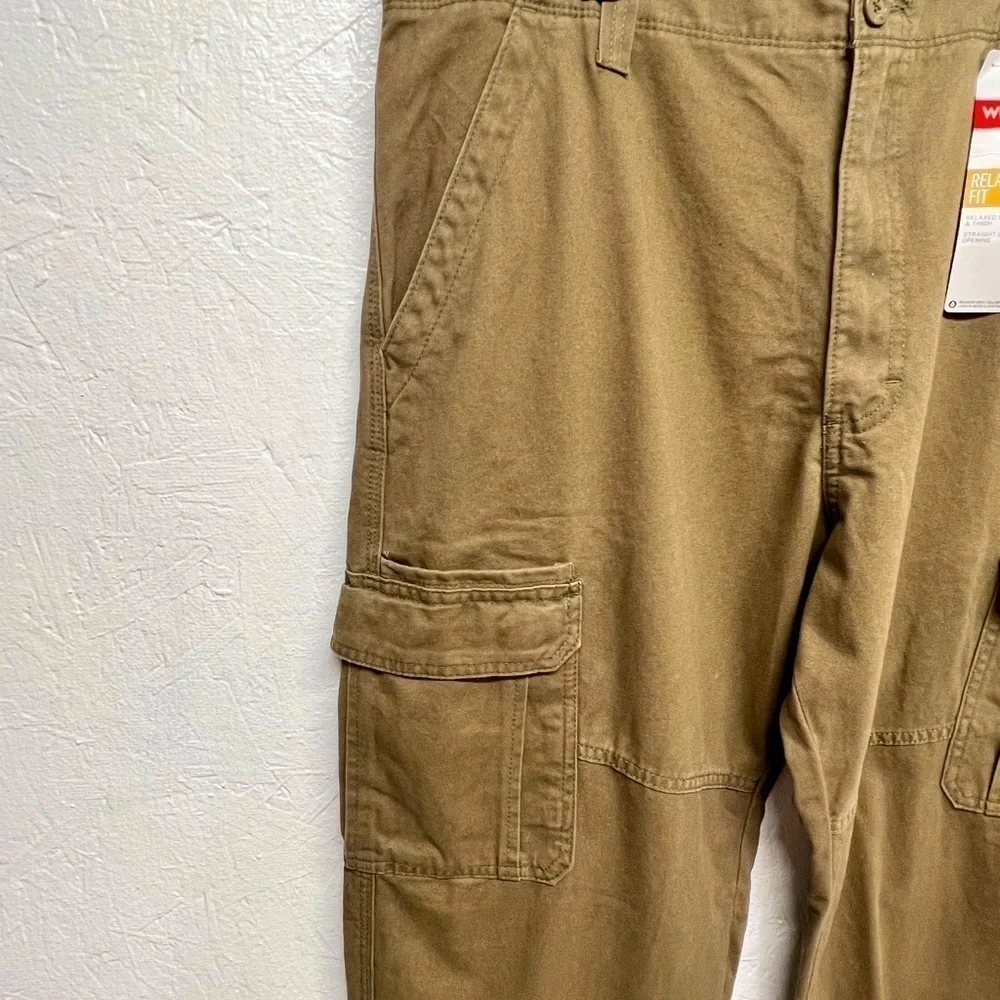 Wrangler Men’s Relaxed Fit Straight Leg Cargo Pants   38x32